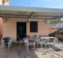 Tengerre néző apartmanház 5 apartmannal Fažanában - pic 80