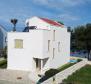 Belle villa d'un emplacement unique au premier rang de la mer dans la région de Zadar - pic 4