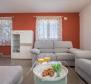 Villa dans le quartier de Fažana avec piscine et verdure autour, sur 2300 m². terrain - pic 7