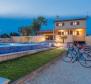 Villa dans le quartier de Fažana avec piscine et verdure autour, sur 2300 m². terrain - pic 45