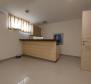 Penthouse  of 120 m2, sea view, jacuzzi, garden, parking, furnished - in Pjescana Uvala - pic 22