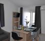 Dom z 9 apartamentami w Cesarica, Karlobag 150 metrów od morza - pic 5