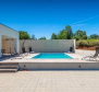 Maison de plain-pied nouvellement construite avec piscine dans le quartier de Rabac - pic 2