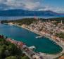 Městský pozemek na prodej v Povlja, ostrov Brač, pouhých 200 metrů od moře - pic 15