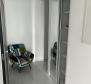 Luxus apartman az első sorban a tenger mellett Zadar közelében, a rezidenciában, medencével a tengerre néz - pic 16