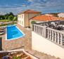 Impressionnante villa classique à Barban - pic 5