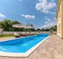 Impressionnante villa classique à Barban - pic 7