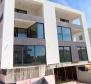 L'un des meilleurs emplacements de Rovinj propose un nouvel appartement moderne à seulement 200 mètres de la mer - pic 13