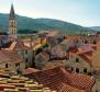 Urban land plot in Starigrad area only 400 meters from the sea - pic 2