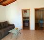 Családi három apartman ház, 90 m-re a tengertől Vis-szigeten - pic 11