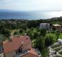 Apartment building of 700m2 with a swimming pool in Lovran + 6000m2 of land with a project for a wellness resort with 28 rooms - pic 7