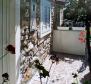 Steinhaus in der 1. Meereslinie auf der Insel Zlarin - foto 10