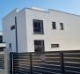 Újonnan épült villa Medulinban, panorámás kilátással a tengerre - pic 17