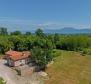 Samostatná vila s bazénem v oblasti Rabac-Labin, na 9400 m2. ze země - pic 7