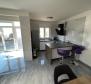 Dwa apartamenty z dużym tarasem i miejscami parkingowymi w Kostrena, Glavani - pic 15