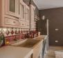 Spacious villa with a large building plot in Rovinj - pic 9