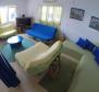Na sprzedaż dom apartamentowy z basenem na Ciovo niedaleko Trogiru, 20 metrów od plaży - pic 16