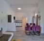 Maison de 5 appartements avec beaucoup de potentiel, dans un endroit calme et magnifique dans la région de Porec - pic 10