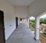 Maison de 5 appartements avec beaucoup de potentiel, dans un endroit calme et magnifique dans la région de Porec - pic 41
