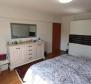Maison de 5 appartements avec beaucoup de potentiel, dans un endroit calme et magnifique dans la région de Porec - pic 56