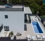 Gyönyörű új villa a Ciovo-félszigeten, 100 méterre a tengertől - pic 8