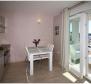 Csodálatos ingatlan 6 apartmanból az 1. vonalon a tengerhez Rogoznica városában - pic 17