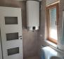Appartement de trois chambres dans un immeuble neuf sur la péninsule de Pag à Povljana, 1ère rangée de la mer - pic 21