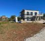 Neue Villa in Porec, 2,5 km vom Meer entfernt, möbliert und ausgestattet angeboten - foto 2