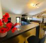 Fantastische Dachgeschosswohnung zum Verkauf in Rovinj! - foto 2