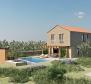 Terrain avec permis de construire à Svetvinčenat, prêt à commencer la construction 