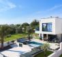 Elegante neue Villa 20 Meter vom Meer entfernt in Medulin 