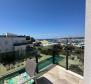 Einzigartiges Luxusapartment in 1. Linie im istrischen Novigrad, mit Pool und Dachterrasse 