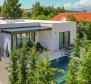 Új építésű villa medencével, második sorban a tengertől Zadar környékén, eladó 