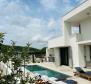 Új építésű villa medencével Bilicében, Sibenikben, a tenger mellett, eladó 