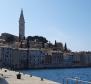 Appartement avec 2 chambres à Rovinj, en première ligne de la mer avec accès direct à la mer, à vendre 