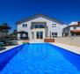 Villa de luxe avec piscine dans la région de Poreč, Kastelir, à vendre 