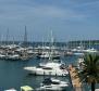 Appartement à Poreč, au bord de la mer, à vendre 