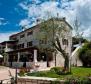 Beautiful old stone remodelled villa in Kurili, Kanfanar which offers restaurant, 7 apartments and four deluxe rooms 