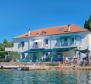 Incroyable appartement de 5 chambres en première ligne de mer dans la région de Zadar, juste en face des amarres de plaisance 