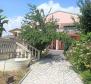 Attractive house with 6 apartments for sale in Meduliun just 200 meters from the sea! 