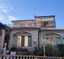 Spacious house of 673 m2 with sea view in Nova Veruda, Pula, just 200 meters from the sea 
