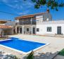 Appartement rénové avec piscine à MARČANA à seulement 2 km des plages ! 