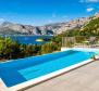 Csodálatos új, modern villa az Omis riviérán, mindössze 60 méterre a tengertől, úszómedencével, szaunával, fitnesz stúdióval és garázzsal 