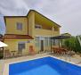 Apartmenthaus mit 5 Apartments in der Gegend von Porec mit Swimmingpool 