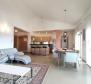 Penthouse  of 120 m2, sea view, jacuzzi, garden, parking, furnished - in Pjescana Uvala 