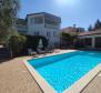 Immeuble avec vue mer à Fazana, à 500 mètres de la mer 