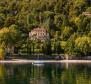 A majestic villa on the 1st line to the sea, crafted in the neo-Italian style! 