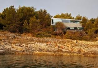 Einzigartige Möglichkeit, eine Luxusvilla in der ERSTEN LINIE in einer ruhigen Bucht auf der Insel Brac in der Nähe von Povlja zu bauen! 