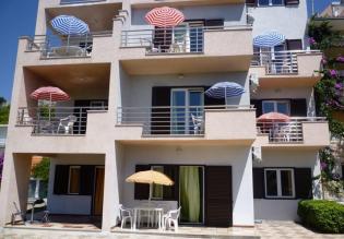 Attraktives Mini-Hotel nur 150 Meter von der Adria entfernt in Duce, Omis Riviera 