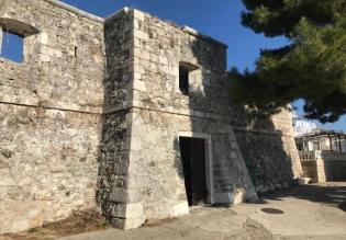 Castello / Festung der ersten Linie in Sucuraj auf Hvar-Insel, die in LUXUS villa umgewandelt wird 